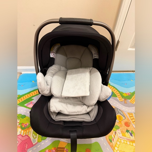 Nuna PIPA Lite LX Car Seat and extra infant insert. - Picture 2 of 7
